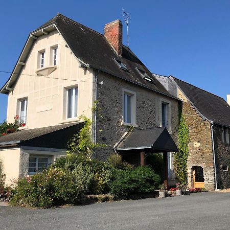 Le Manoir De La Vieille Douve Bed and Breakfast Bourg-d'Ire Eksteriør billede