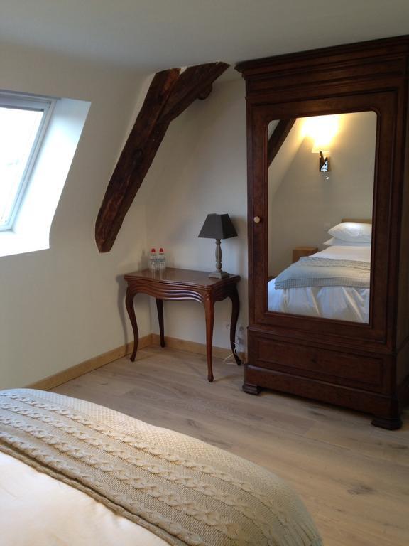 Le Manoir De La Vieille Douve Bed and Breakfast Bourg-d'Ire Værelse billede